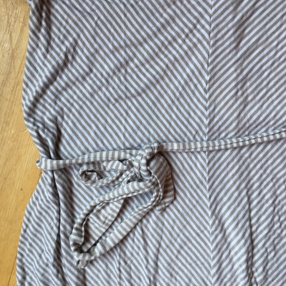 Liz Lange Hi Lo Striped Maternity Dress - Picture 3 of 3